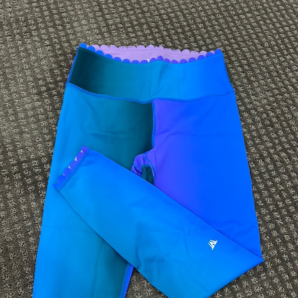 Ivl leggings size 8, like new